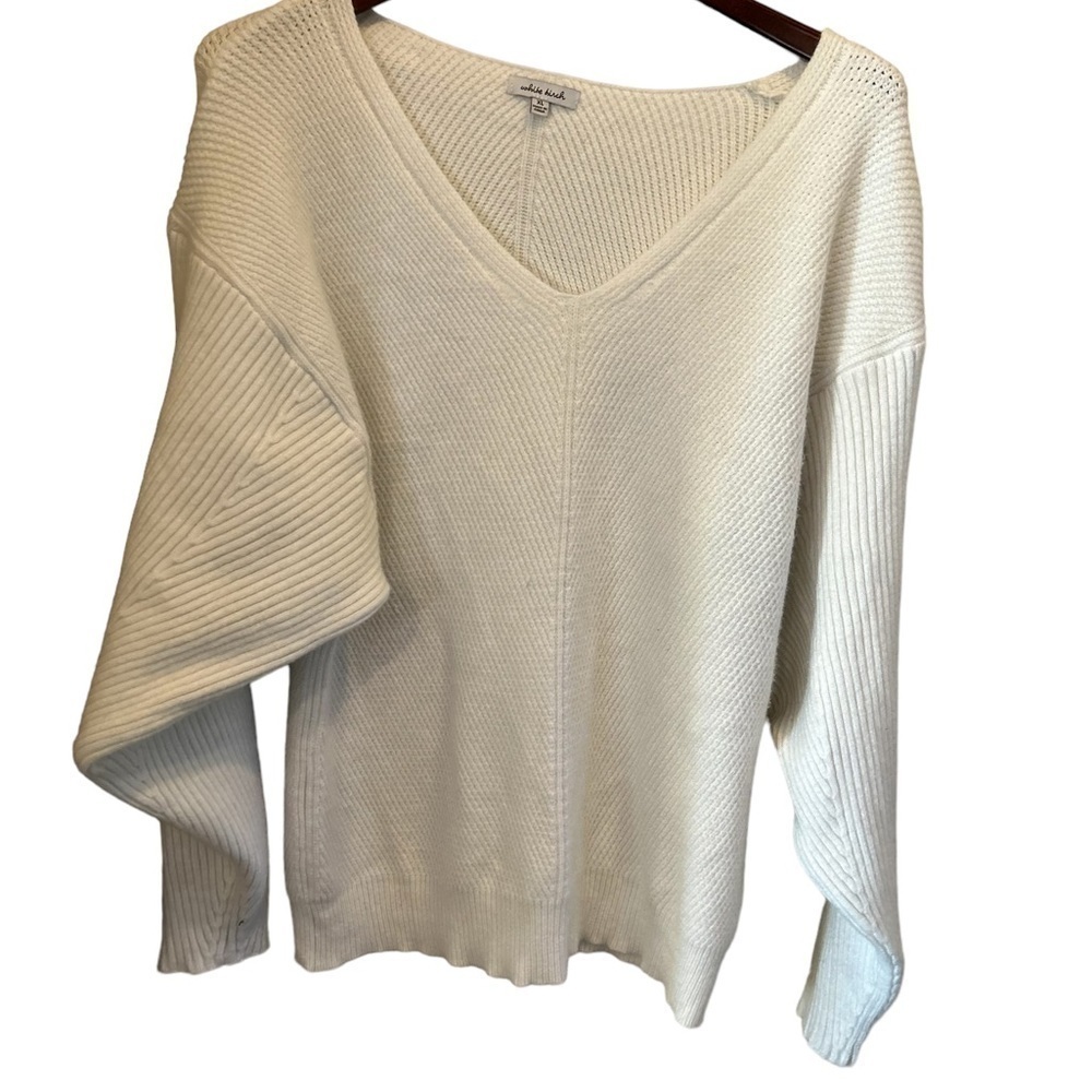 White‎ Birch v-neck white sweater size XL